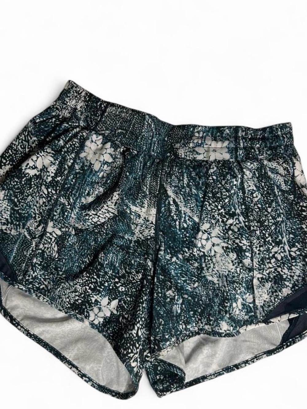Lululemon hotty hot shorts wildwood white Multi